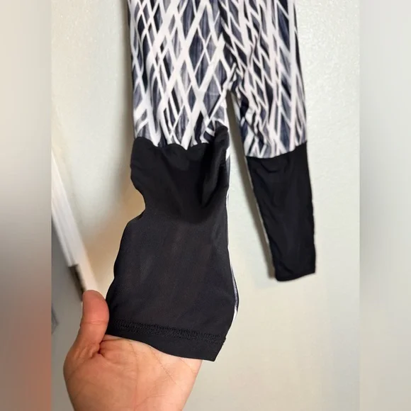 Bundle of Small Workout Leggings - Picture 8 of 14